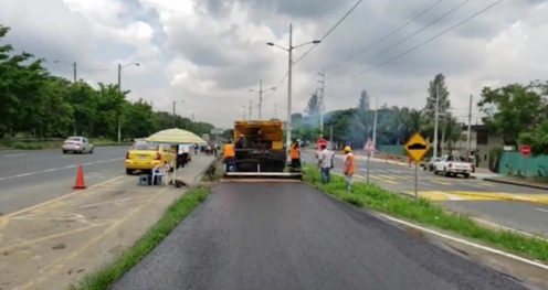 Sobre la ciclovía se aplica mezcla asfáltica de mayor rendimiento.