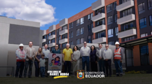 El presidente Daniel Noboa entregó nuevas viviendas en Quito gracias al programa MITI–MITI